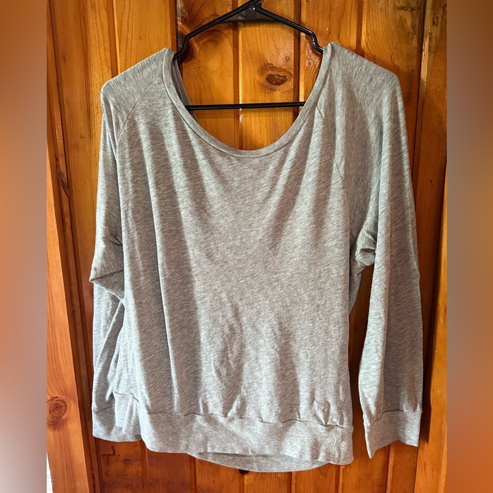 Pink  Victoria  secret‎ gray top size M
